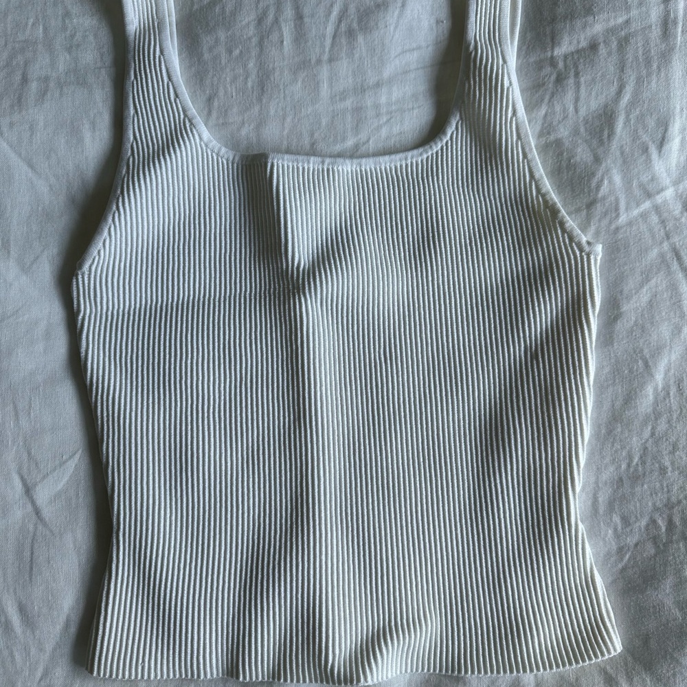 Aritzia Babaton White Ribbed Women's Tank Top
